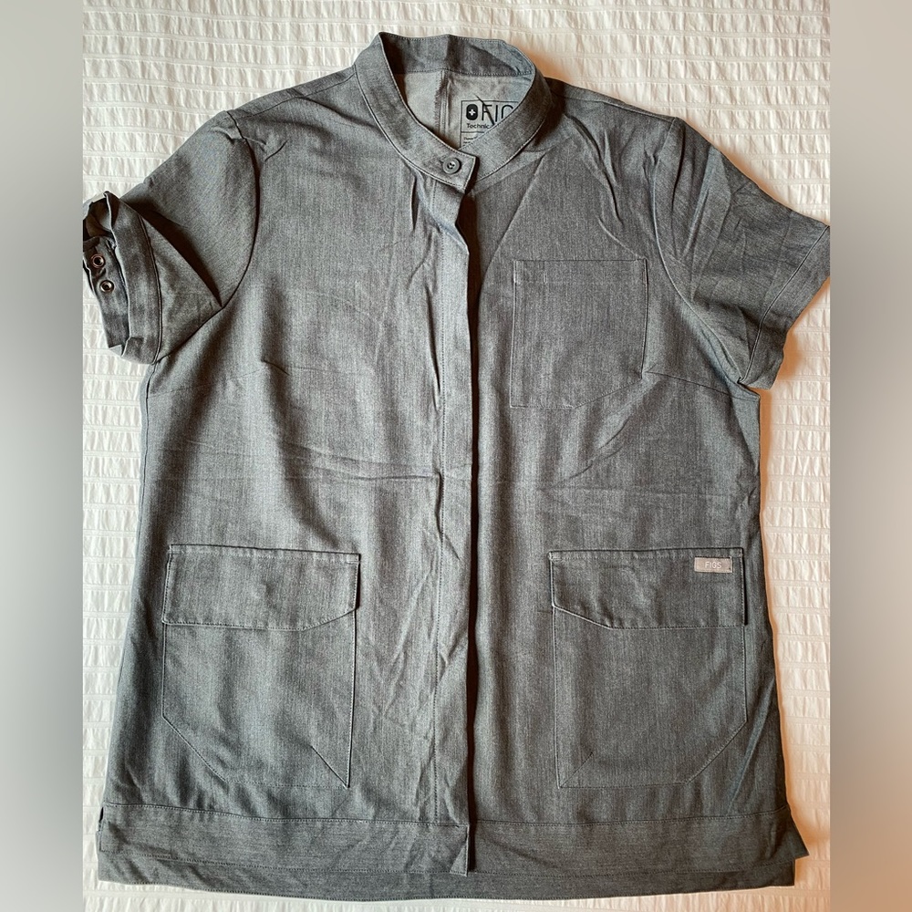 Figs scrub top Women’s size small